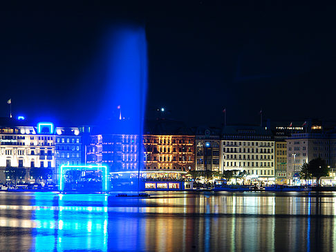 Fontäne auf der Binnenalster Fotos