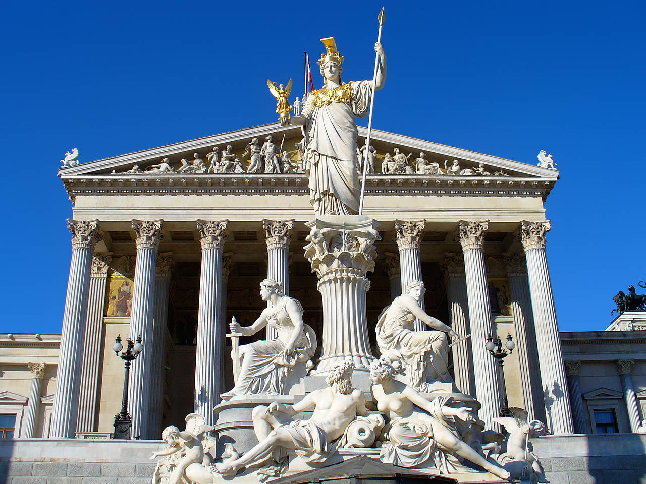 Fotografie Reiseführer in Wien Bildansicht von Citysam Klassisches Wiener Parlamentsgebäude